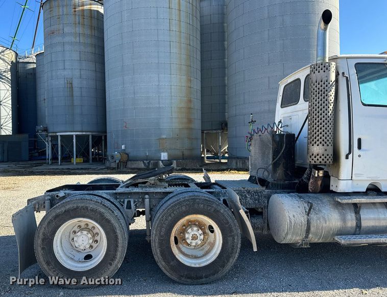 image for item EH6507 1997 Ford LA9000 semi truck