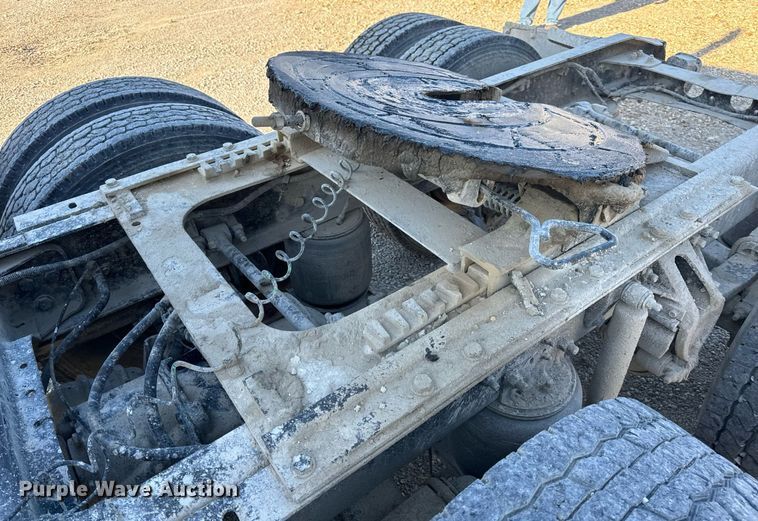 image for item EH6507 1997 Ford LA9000 semi truck