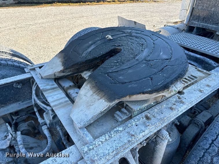 image for item EH6507 1997 Ford LA9000 semi truck