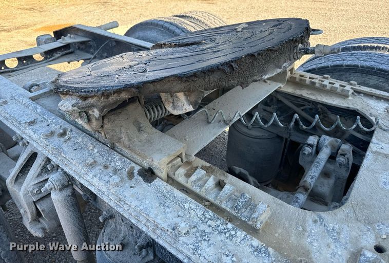 image for item EH6507 1997 Ford LA9000 semi truck