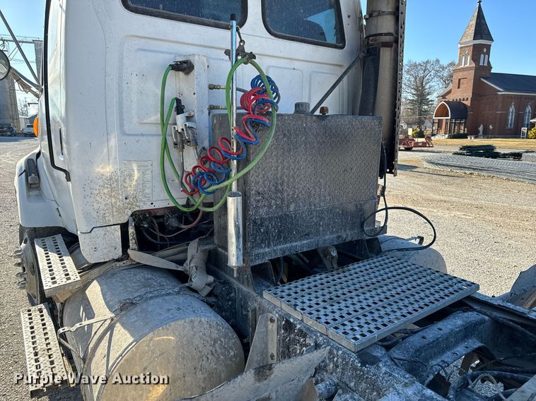 image for item EH6507 1997 Ford LA9000 semi truck