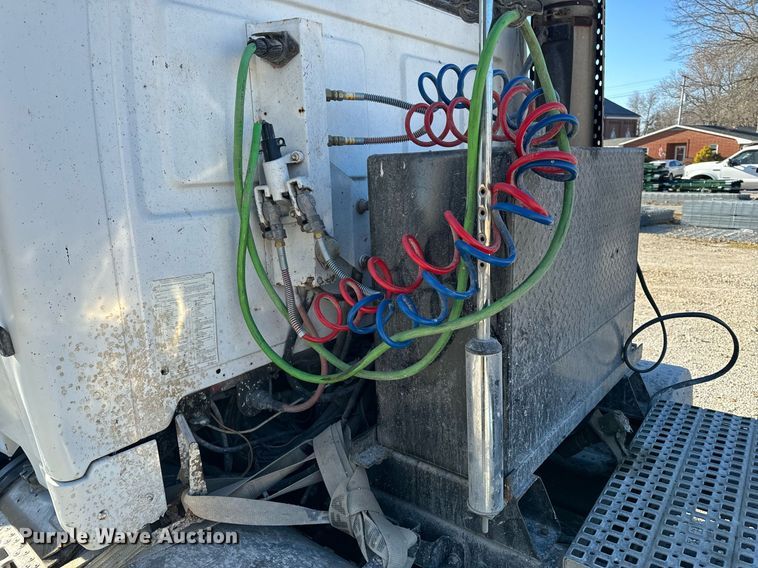 image for item EH6507 1997 Ford LA9000 semi truck