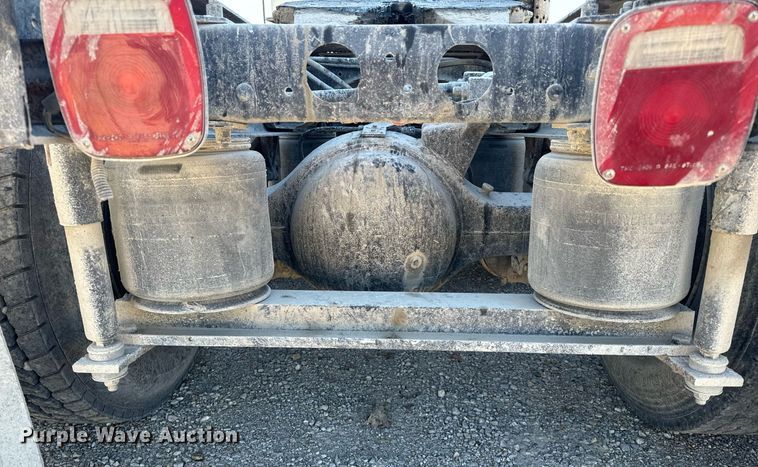 image for item EH6507 1997 Ford LA9000 semi truck