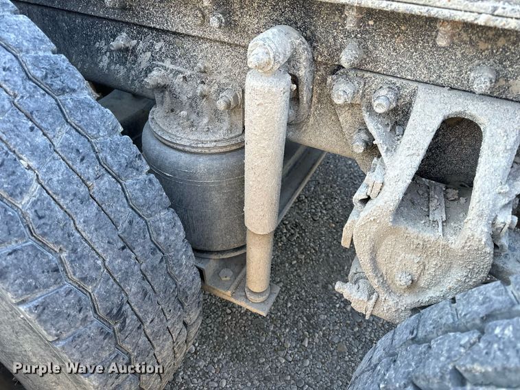 image for item EH6507 1997 Ford LA9000 semi truck