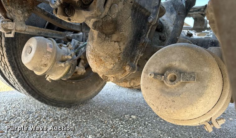 image for item EH6507 1997 Ford LA9000 semi truck