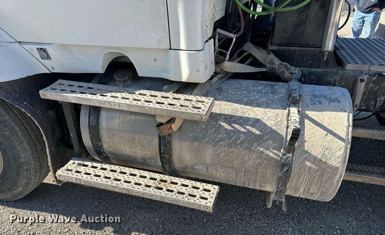 image for item EH6507 1997 Ford LA9000 semi truck