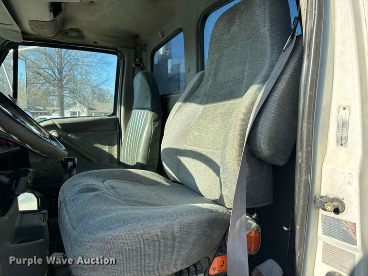 image for item EH6507 1997 Ford LA9000 semi truck