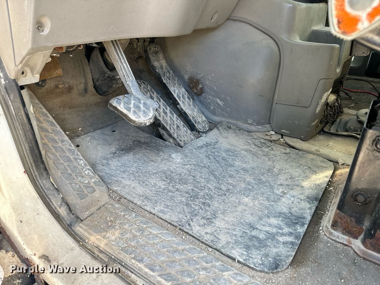 image for item EH6507 1997 Ford LA9000 semi truck