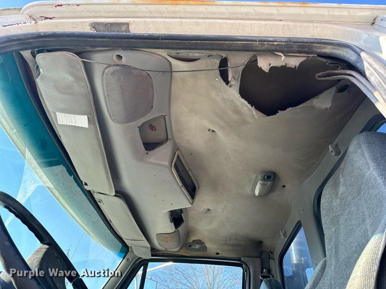 image for item EH6507 1997 Ford LA9000 semi truck