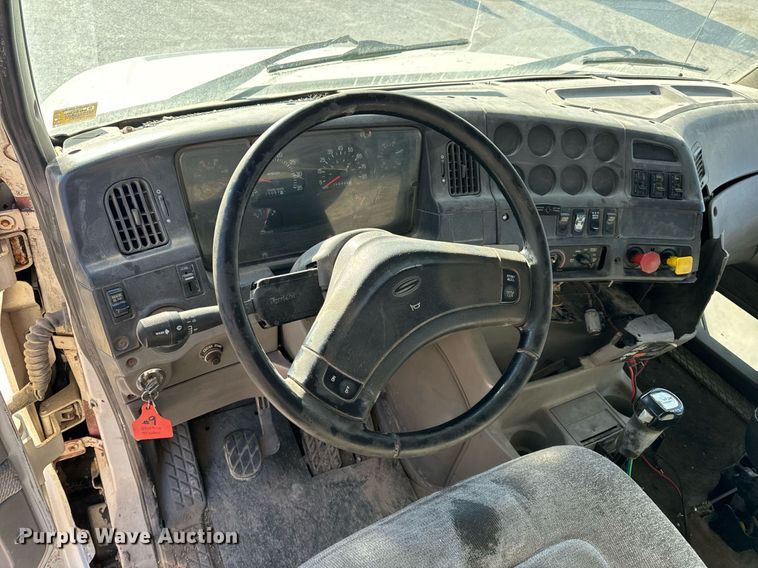 image for item EH6507 1997 Ford LA9000 semi truck