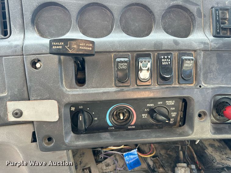 image for item EH6507 1997 Ford LA9000 semi truck