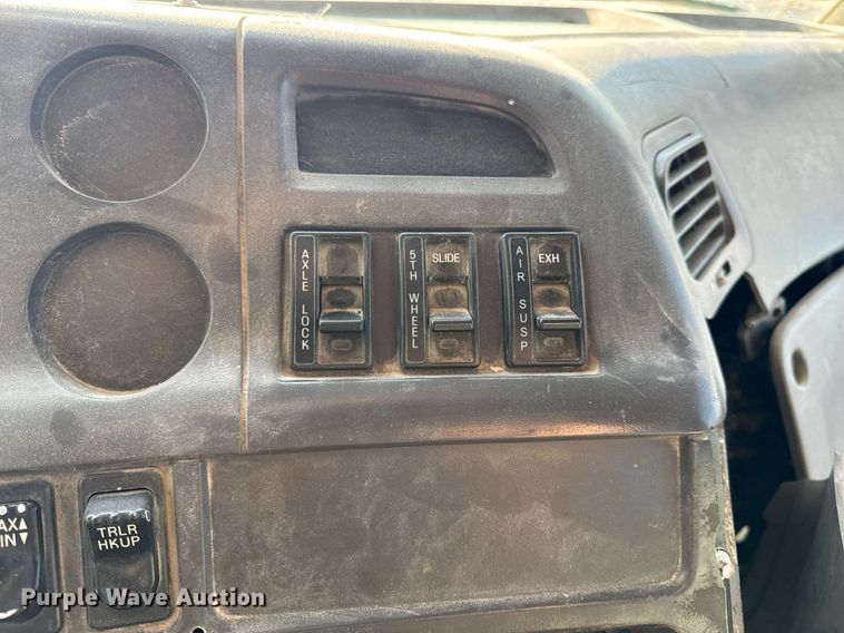 image for item EH6507 1997 Ford LA9000 semi truck