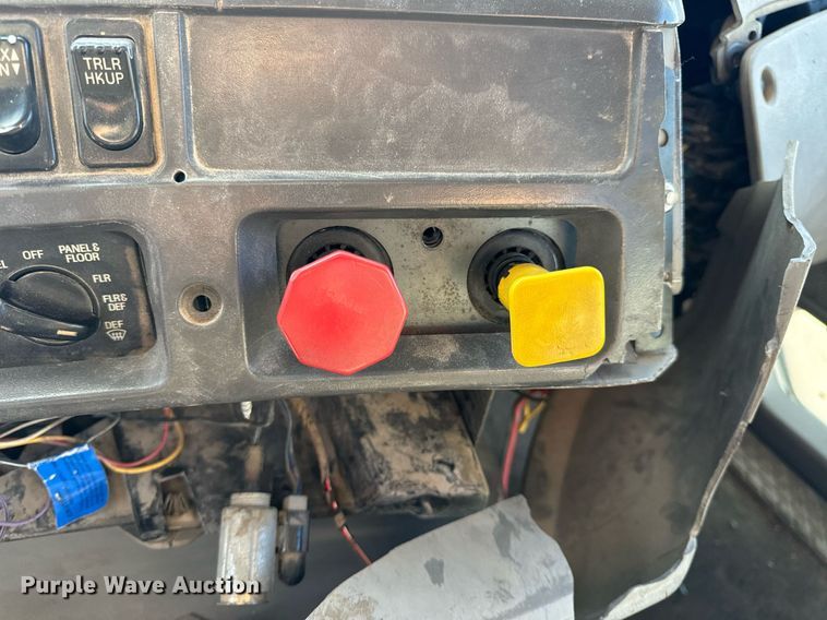 image for item EH6507 1997 Ford LA9000 semi truck