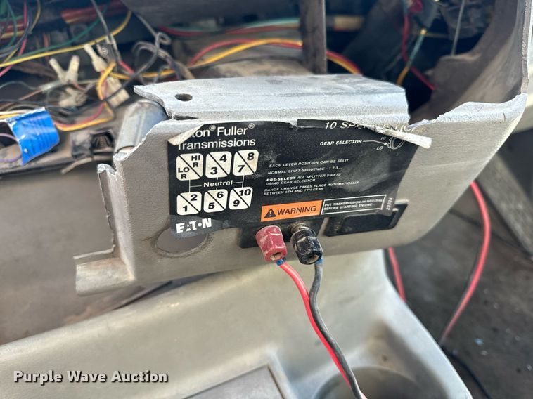 image for item EH6507 1997 Ford LA9000 semi truck