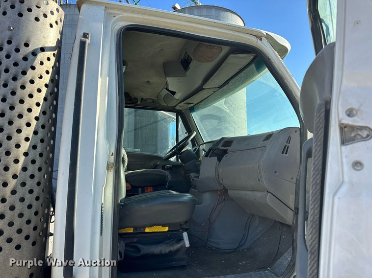 image for item EH6507 1997 Ford LA9000 semi truck