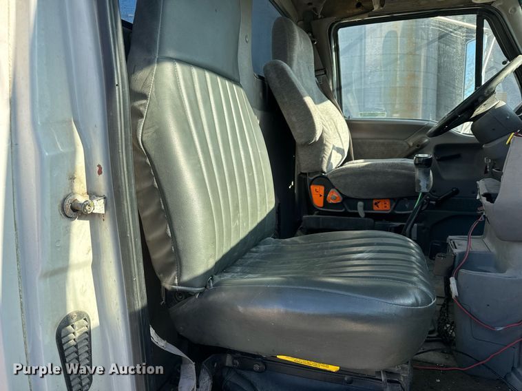 image for item EH6507 1997 Ford LA9000 semi truck