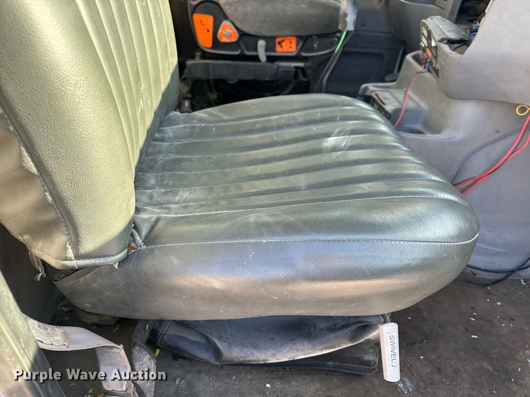 image for item EH6507 1997 Ford LA9000 semi truck