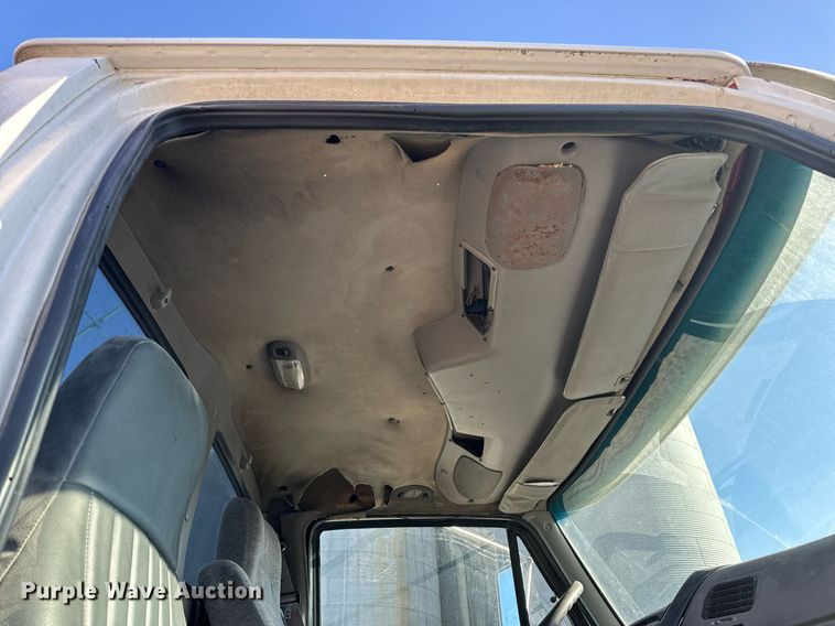 image for item EH6507 1997 Ford LA9000 semi truck