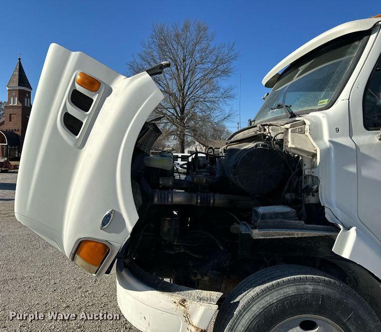 image for item EH6507 1997 Ford LA9000 semi truck