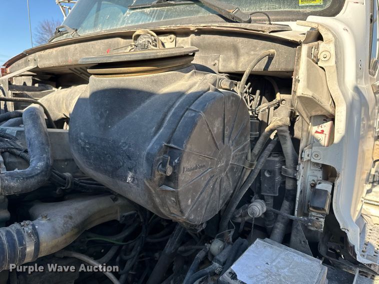 image for item EH6507 1997 Ford LA9000 semi truck