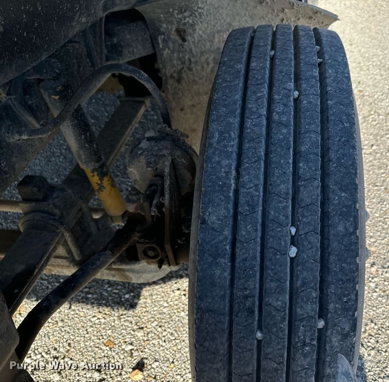 image for item EH6507 1997 Ford LA9000 semi truck