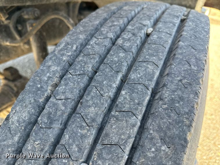 image for item EH6507 1997 Ford LA9000 semi truck