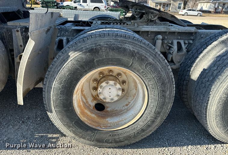 image for item EH6507 1997 Ford LA9000 semi truck