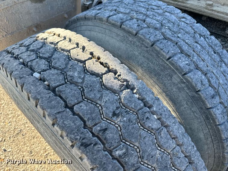 image for item EH6507 1997 Ford LA9000 semi truck