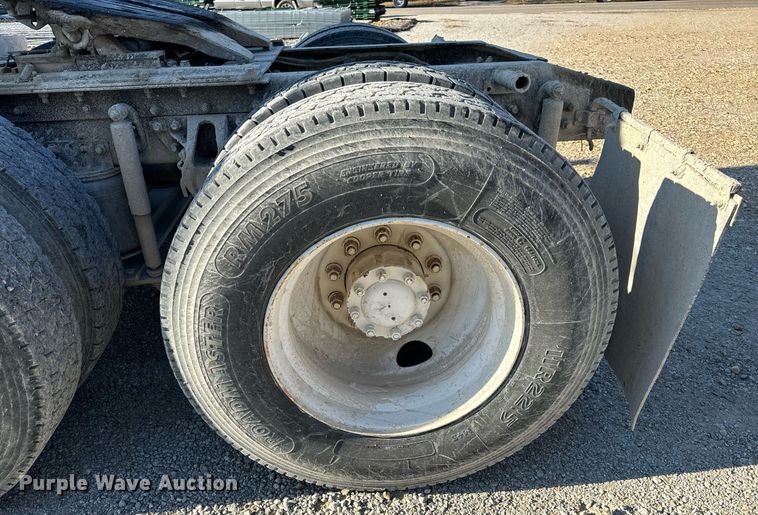 image for item EH6507 1997 Ford LA9000 semi truck