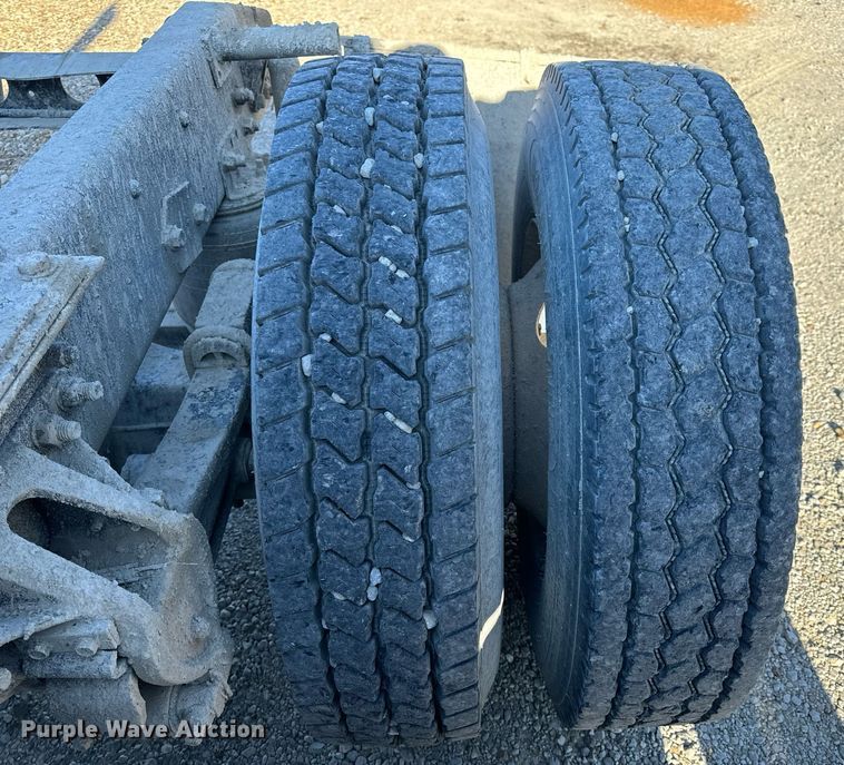 image for item EH6507 1997 Ford LA9000 semi truck