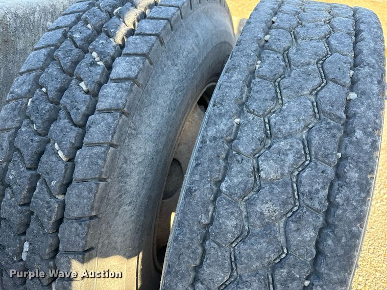 image for item EH6507 1997 Ford LA9000 semi truck