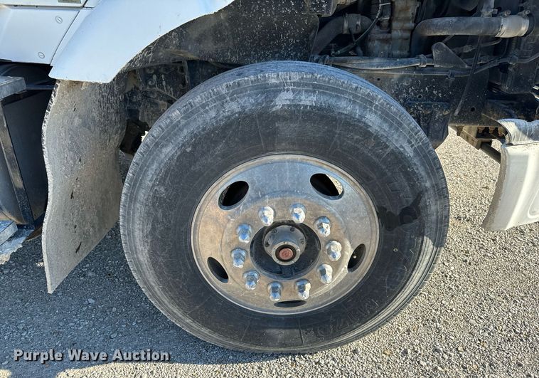 image for item EH6507 1997 Ford LA9000 semi truck