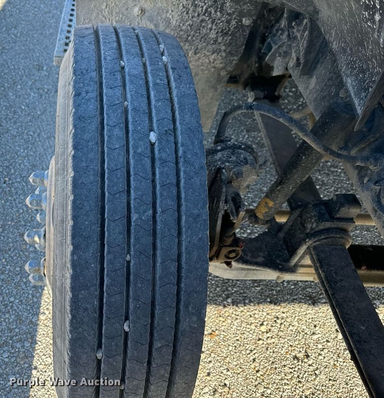 image for item EH6507 1997 Ford LA9000 semi truck