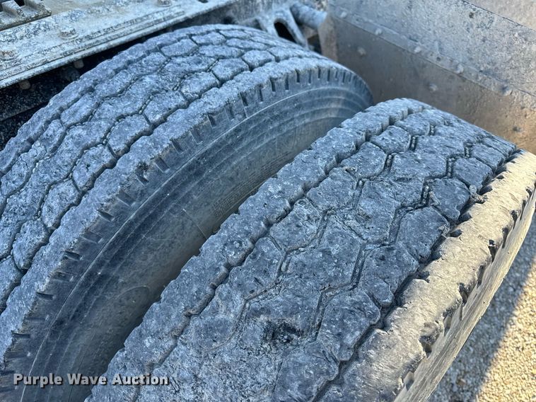 image for item EH6507 1997 Ford LA9000 semi truck