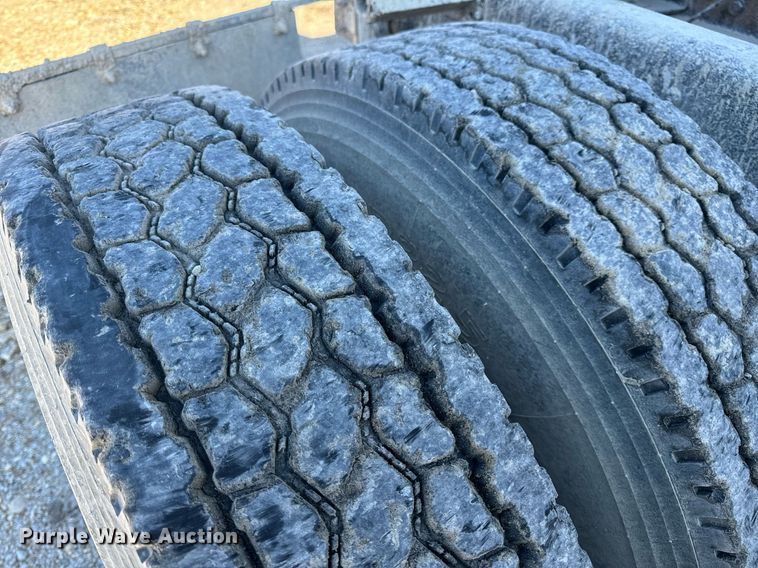 image for item EH6507 1997 Ford LA9000 semi truck