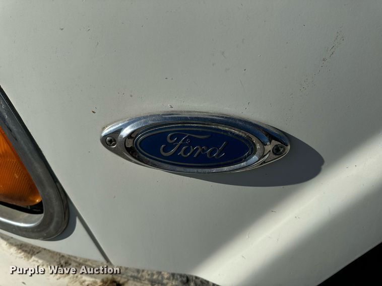 image for item EH6507 1997 Ford LA9000 semi truck