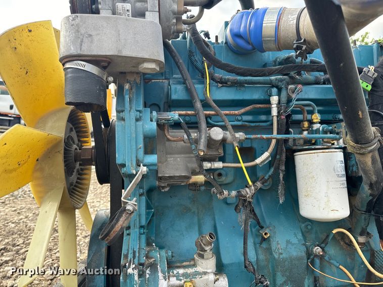 image for item EH6766 International  DT466 engine