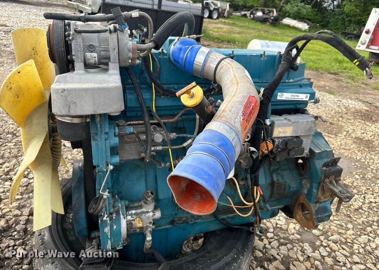 image for item EH6766 International  DT466 engine