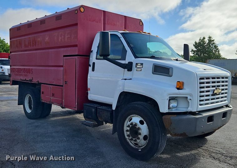 image for item EI3819 2006 Chevrolet C6500 chipper truck