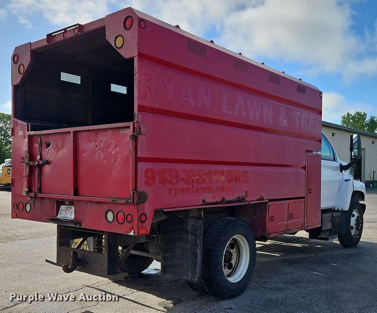 image for item EI3819 2006 Chevrolet C6500 chipper truck