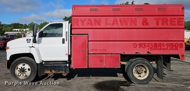 image for item EI3819 2006 Chevrolet C6500 chipper truck