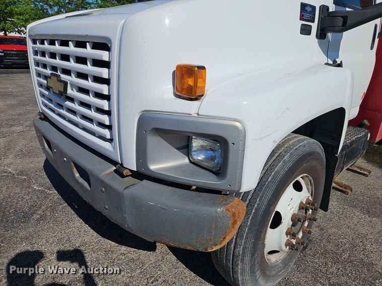 image for item EI3819 2006 Chevrolet C6500 chipper truck
