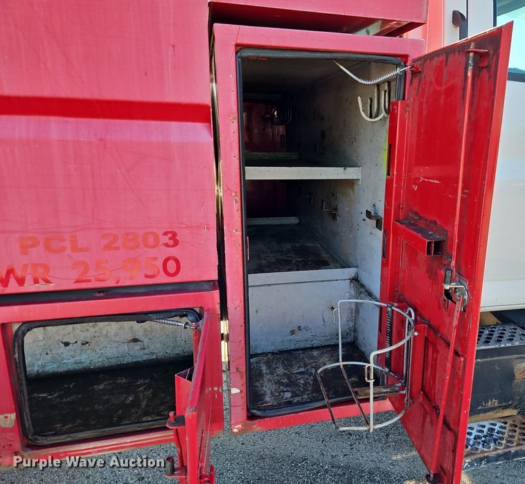 image for item EI3819 2006 Chevrolet C6500 chipper truck