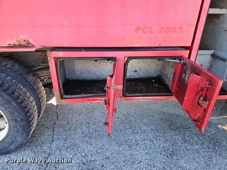 image for item EI3819 2006 Chevrolet C6500 chipper truck