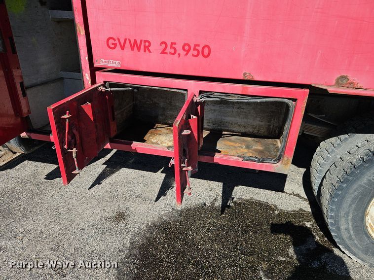 image for item EI3819 2006 Chevrolet C6500 chipper truck