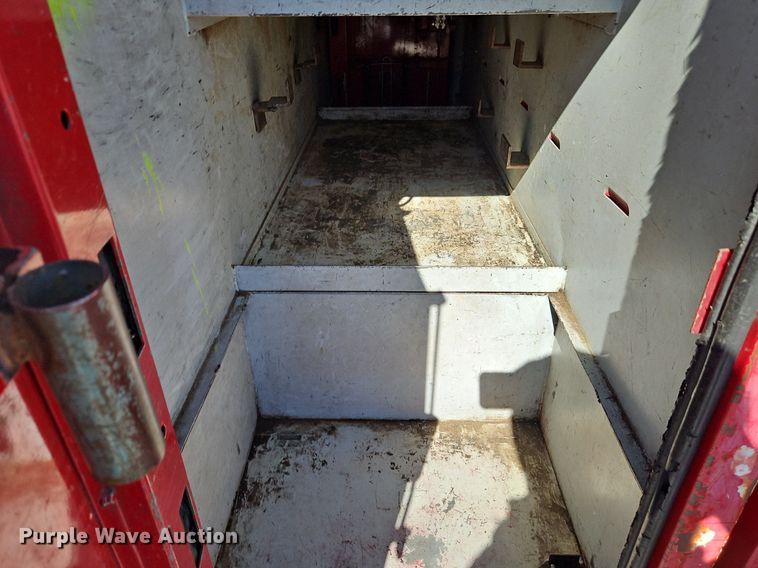 image for item EI3819 2006 Chevrolet C6500 chipper truck