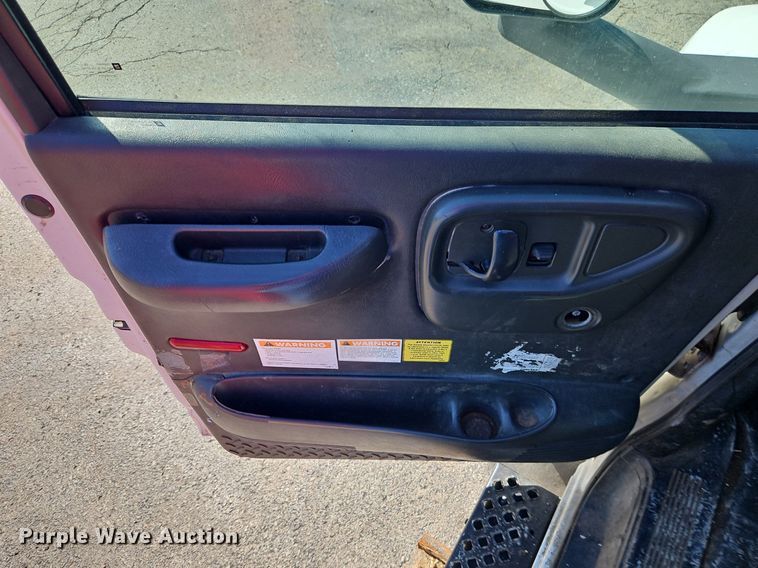 image for item EI3819 2006 Chevrolet C6500 chipper truck