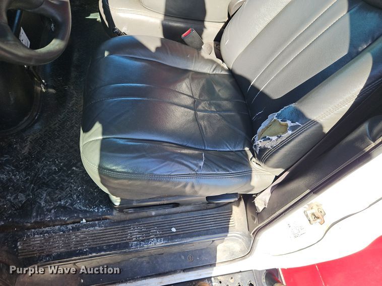 image for item EI3819 2006 Chevrolet C6500 chipper truck