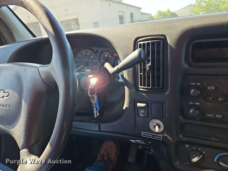 image for item EI3819 2006 Chevrolet C6500 chipper truck