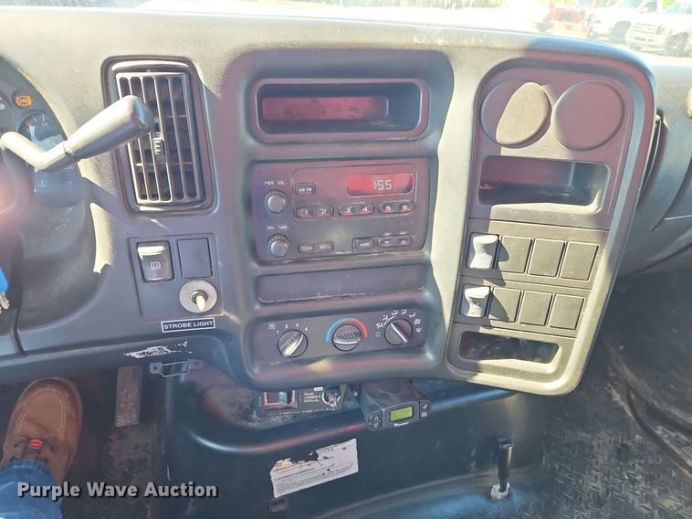 image for item EI3819 2006 Chevrolet C6500 chipper truck